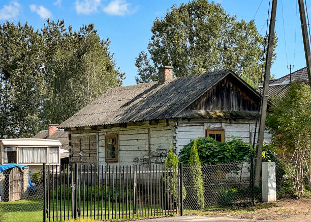 an old wooden cottage in the town of nieledew, in eastern poland. - eternit foto e immagini stock
