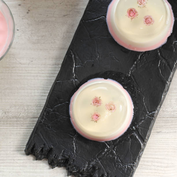 istock Clear Rose Pink Pudding in a Cup, One Various of Edible Flower Pudding Decoration 1905881992