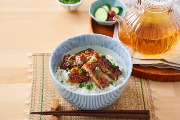 Japanese food : broiled eel on rice with green tea poured on top