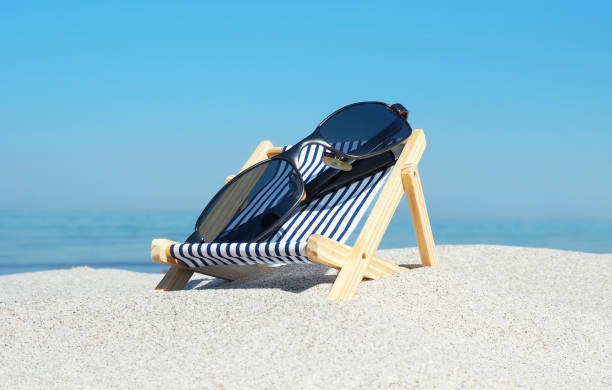 Sun Glasses - Relaxing on the Beach Relaxing on the Beach sonnenbrille stock pictures, royalty-free photos & images