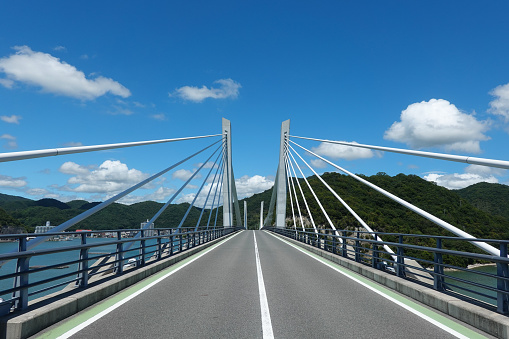 On a sunny day in August 2023, crossing Hinase Bay on the Bizen Life Bridge in Bizen City, Okayama Prefecture.