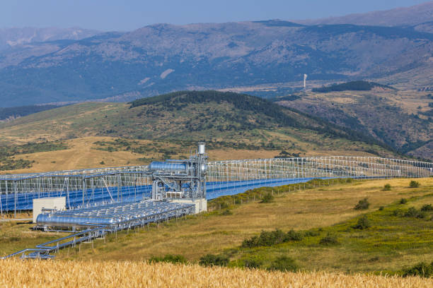 istock Fresnel-type thermodynamic concentration solar power plant in Llo, France 1906778375