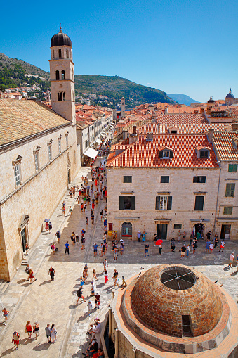 Busy square with the Onofrio's Large Fountain in the town Dubrovnik