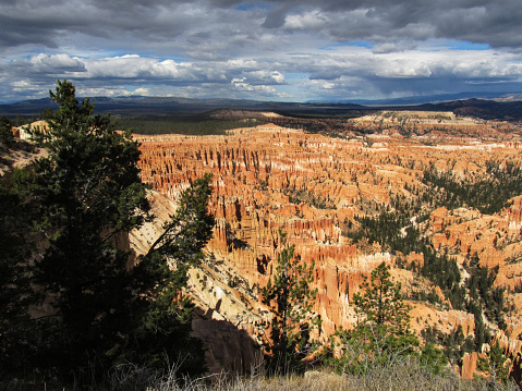 Bryce Canyon is not actually a canyon, but rather a collection of giant natural amphitheatres along the eastern side of the Paunsaugunt Plateau in southwestern Utah. It is well known for its large amount off bizarre rock spires and pinnacles known as Hoodoos, which formed from the erosion of the limestone of the Claron Formation. Legend though claims that these pinnacles were people, who were so bad and evil that the Coyote turned them to stone.