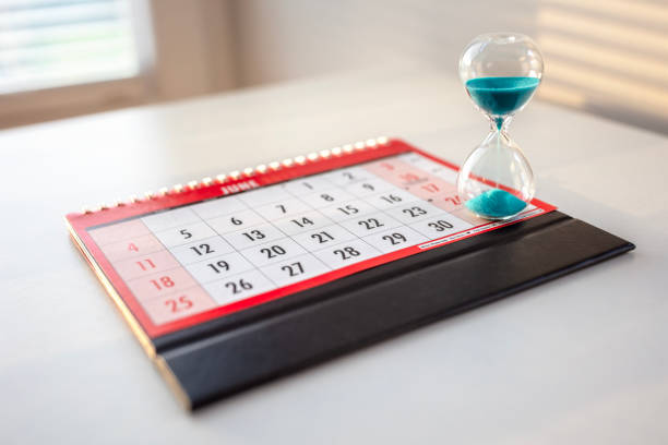 istock Hourglass on top of calendar 1907275464