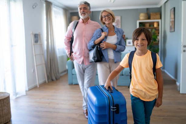 istock A boy and his grandparents are going on a trip 1907345247