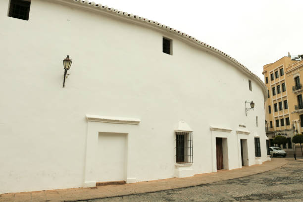 les arènes de la real maestranza dans la ville de ronda - maestranza bullring photos et images de collection