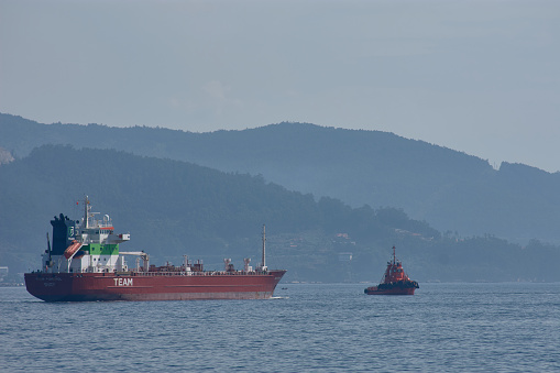 The tanker Toor Pomerol arriving at the port of Vigo helped by the pilot