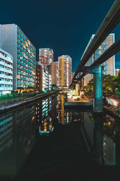 night scene in shibaura, tokyo - shiodome urban scene blurred motion tokyo prefecture foto e immagini stock