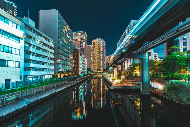 night scene in shibaura, tokyo - shiodome urban scene blurred motion tokyo prefecture zdjęcia i obrazy z banku zdjęć