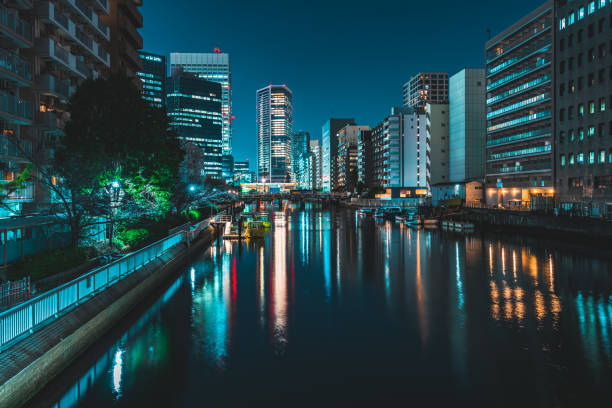 night scene in shibaura, tokyo - shiodome urban scene blurred motion tokyo prefecture foto e immagini stock