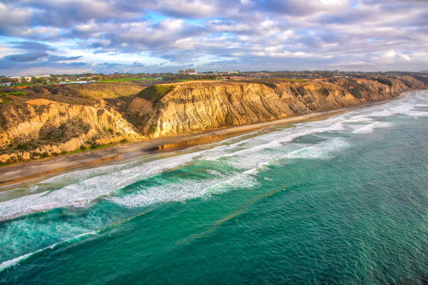 возвышающиеся утесы торри-пайнс - torrey pines state reserve стоковые фото и изображения