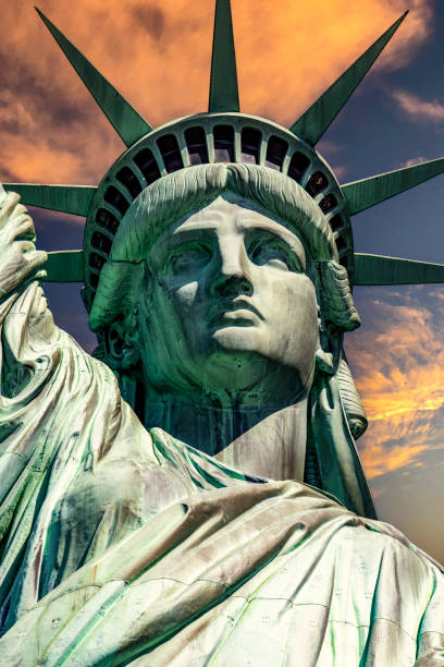 ビッグアップルとニューヨーク(米国)の自由の女神の独立の王冠。 - crown liberty statue ストックフォトと画像
