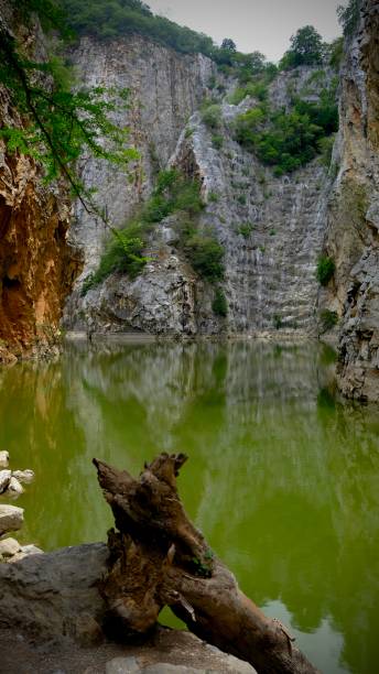 beautiful hidden spot at khao ngu stone park, ratchaburi, thailand. - canyon rock mountain cliff fotografías e imágenes de stock