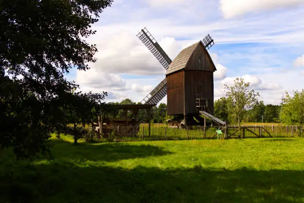 Bockwindmühle im Grünen