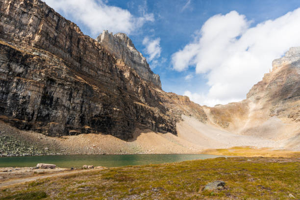 canadian rockies landscape. sentinel pass. banff national park, alberta, canada. - rock pinnacle cliff mountain peak imagens e fotografias de stock