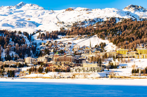 the town of st moritz, engadin, switzerland - st moritz switzerland town lifestyles - fotografias e filmes do acervo