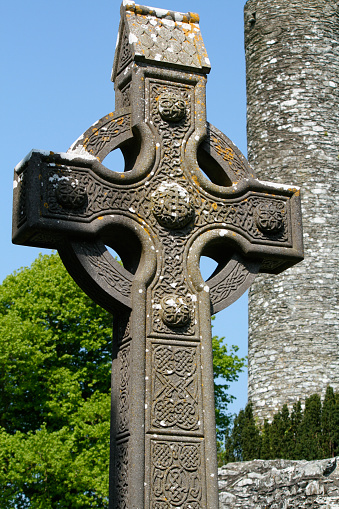 Horizontal crack on the wall depicting a cross. The split between the churches concept.