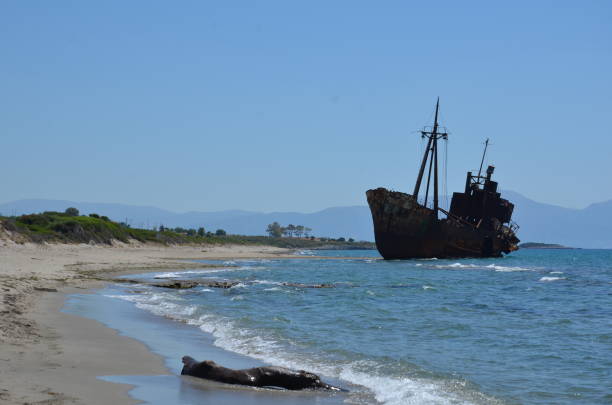 istock Shipwreck Dimitrios-Gytheio-Greece 1910031083