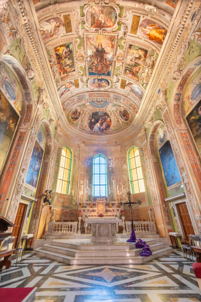 genova - il presbiterio della chiesa di san rocco sopra principe con il soffitto affrescato da giovanni carlone - san rocco foto e immagini stock