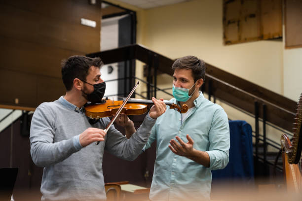 istock How much do violin teachers cost? 1910591483