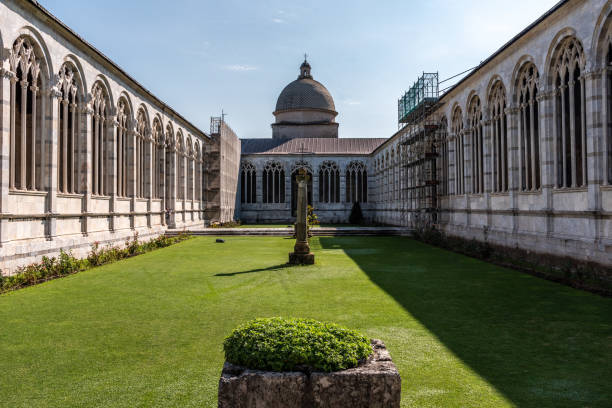 cemitério camposanto famoso perto da catedral de pisa - camposanto monumentale - fotografias e filmes do acervo