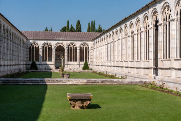 famous camposanto cemetery near the cathedral of pisa - camposanto monumentale 뉴스 사진 이미지