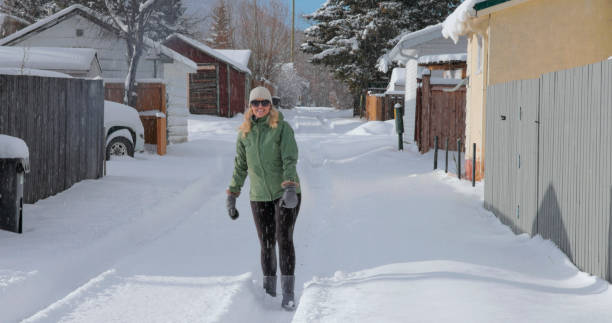 mature woman throws snowball - people personal accessory town hat fotografías e imágenes de stock