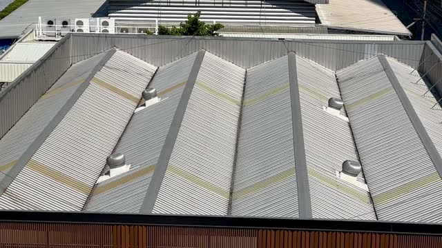 Metall sheet roof