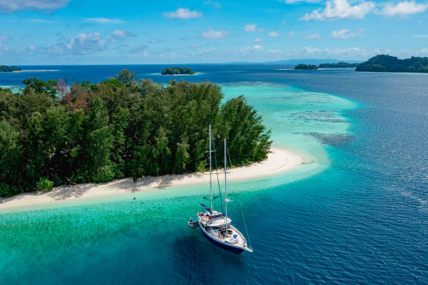 istock yacht in paradise 1911530340