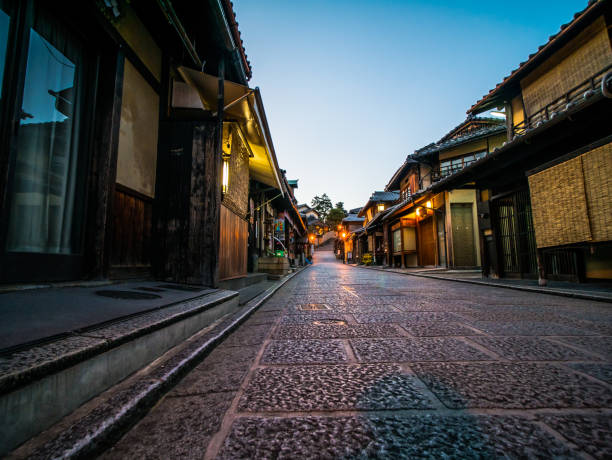 istock Kiyomizu-dera street 02 1911606873