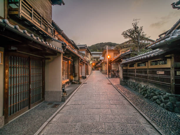 istock Kiyomizu-dera street 1911606896