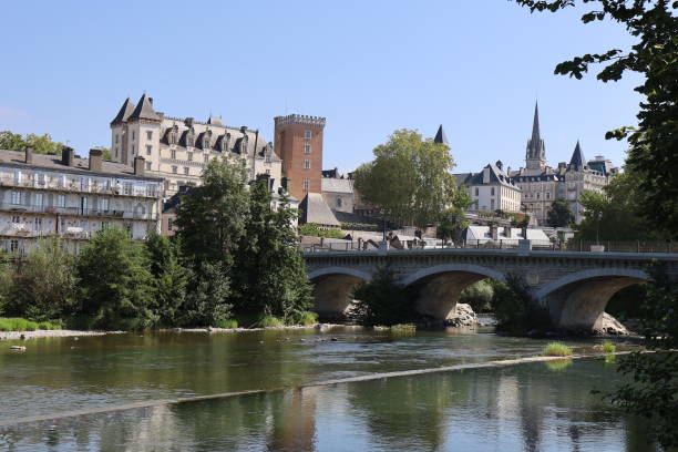 istock Pau - City overview 1911771187