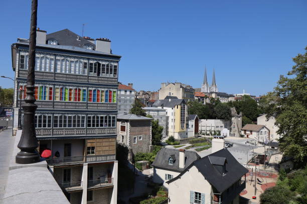 istock Pau - City overview 1911771738