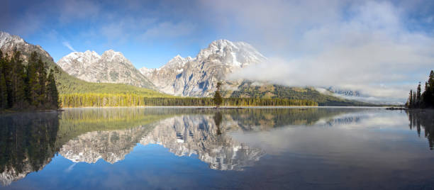 istock Misty Morning at the Lake 1913348830