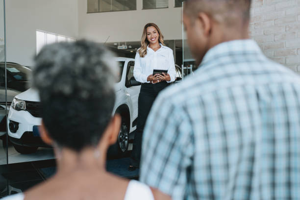 buy a car - car old african descent car salesperson imagens e fotografias de stock