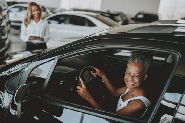 istock Senior woman buying car 1913375721