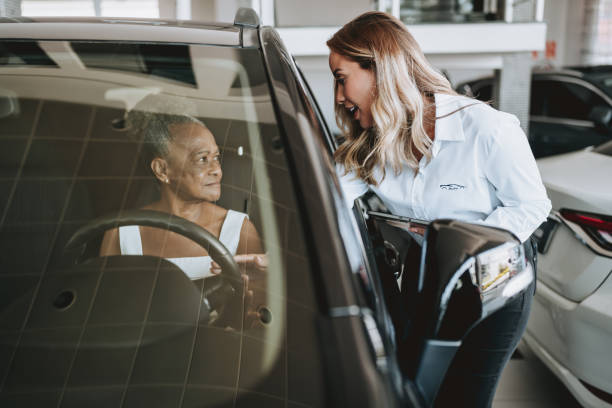 senior woman buying car - car old african descent car salesperson zdjęcia i obrazy z banku zdjęć