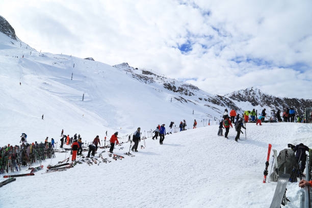 hintertux - österreich - skiing point of view stock-fotos und bilder