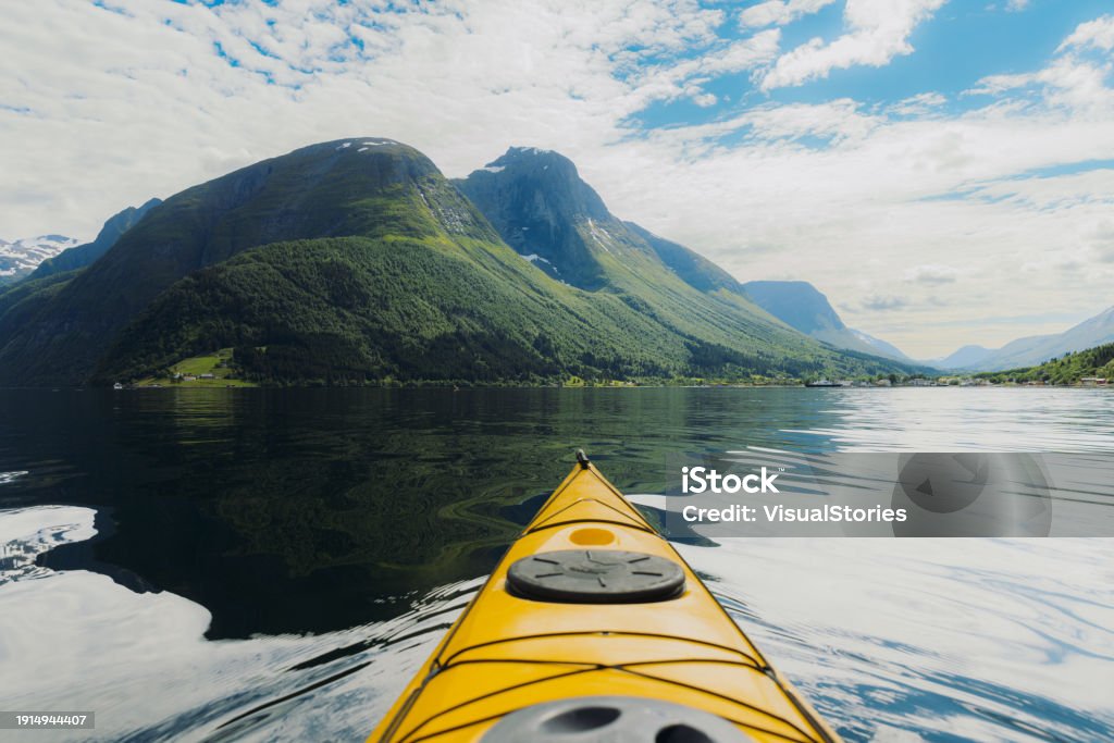 POV of person Kayaking at Norway Fjords - Royalty-free Caiaque - Canoagem e caiaque Foto de stock POV of person Kayaking at Norway Fjords - Royalty-free Caiaque - Canoagem e caiaque Foto de stock