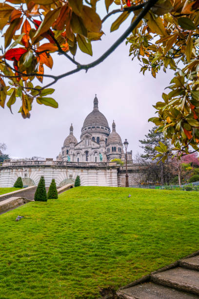 the basilica of sacré-cur de montmartre in paris, france - sacré cur basilica imagens e fotografias de stock