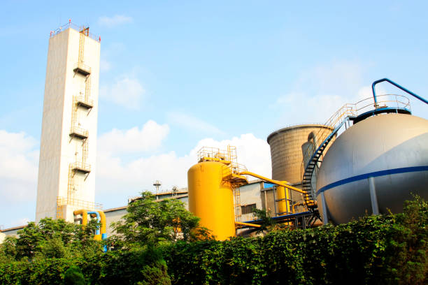 istock Fractionating column and metal cans in a steel plant 1915894177