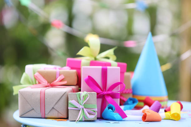 birthday cake - birthday favors stock-fotos und bilder