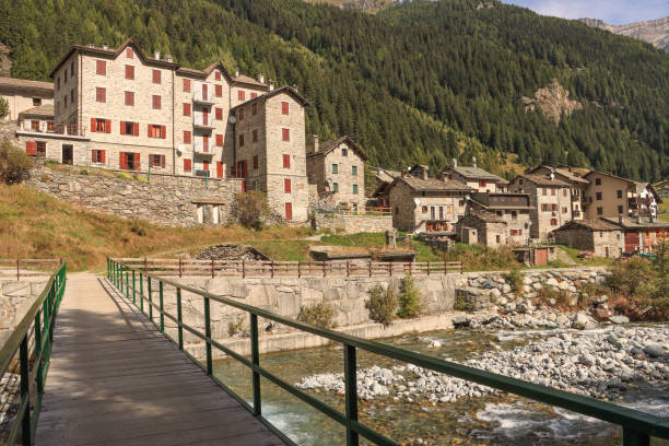istock Hiking Paradise Valmalenco (Bernina-Alps) 1916976816