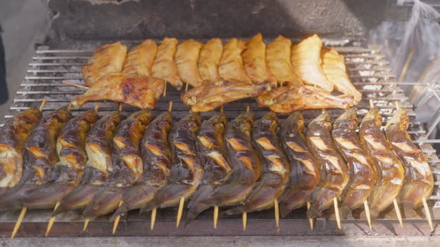 4k Close-up Grilled catfish and grilled chicken. Eating with papaya salad. Thailand Street food.