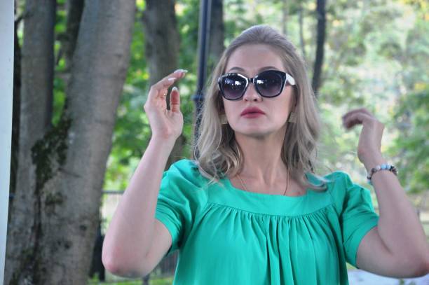 istock girl fashion model 1917093411