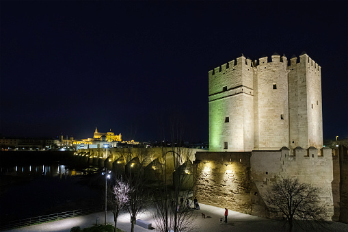The Roman bridge ends on one side at the monumental Torre de la Calahorra - Calahorra tower, a fortified gate of Islamic origin. Both are Unesco World Heritage Sites
