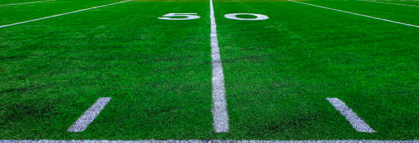 football field green yard markers to goal line touchdown endzone game competition - jarda - fotografias e filmes do acervo