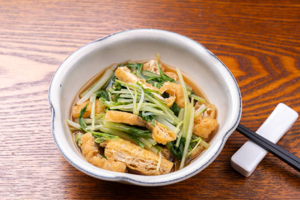 istock Boiled mizuna and fried tofu 1917545404