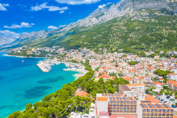 башка-вода, макарская ривьера, далмация, хорватия - makarska riviera стоковые фото и изображения